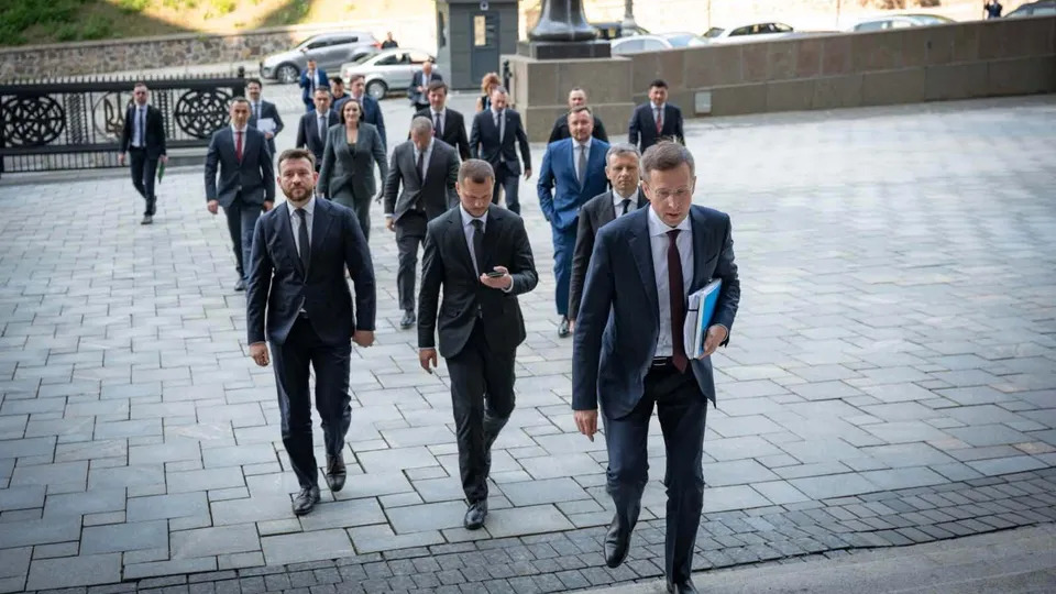 Новий уряд під головуванням Корецького.